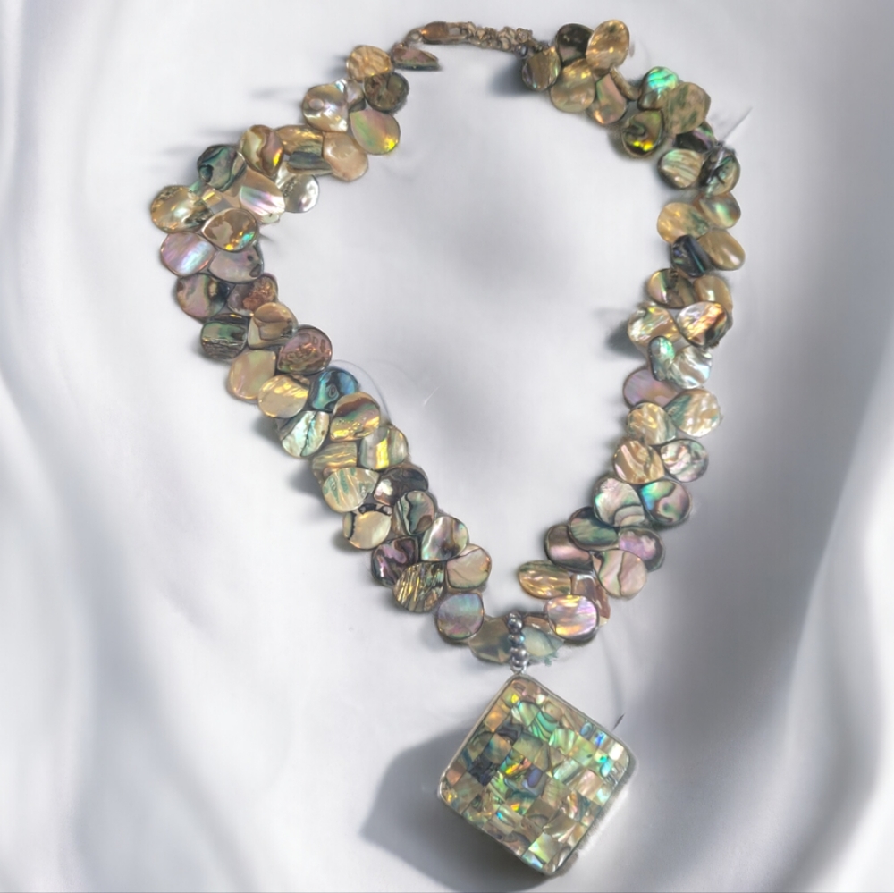HP 😊 Abalone & Silver Necklace 75+ Shells Lobster Claw Clasp Chain Sq Pendant